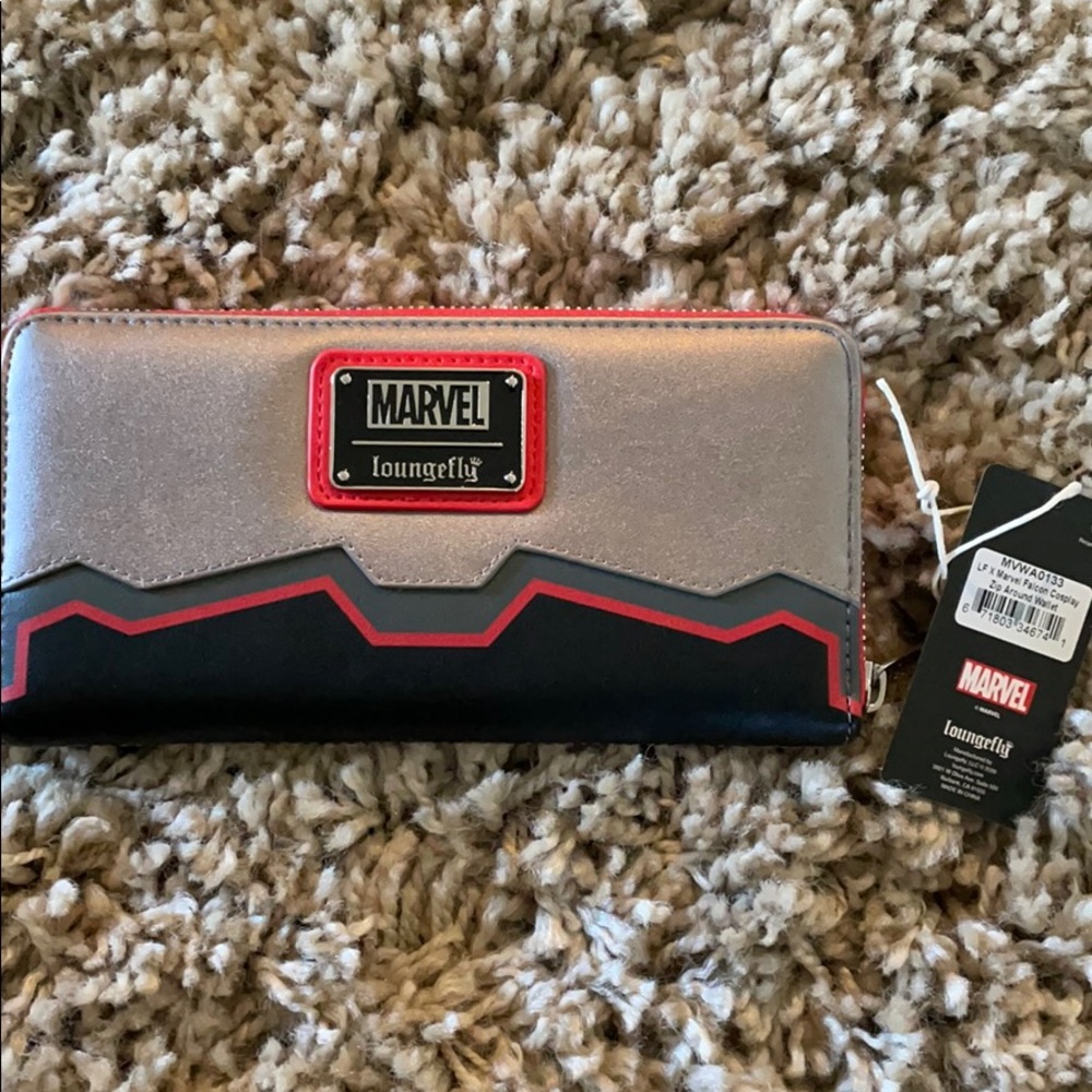 HP 🤍 LOUNGEFLY x Marvel Falcon Cosplay Wallet